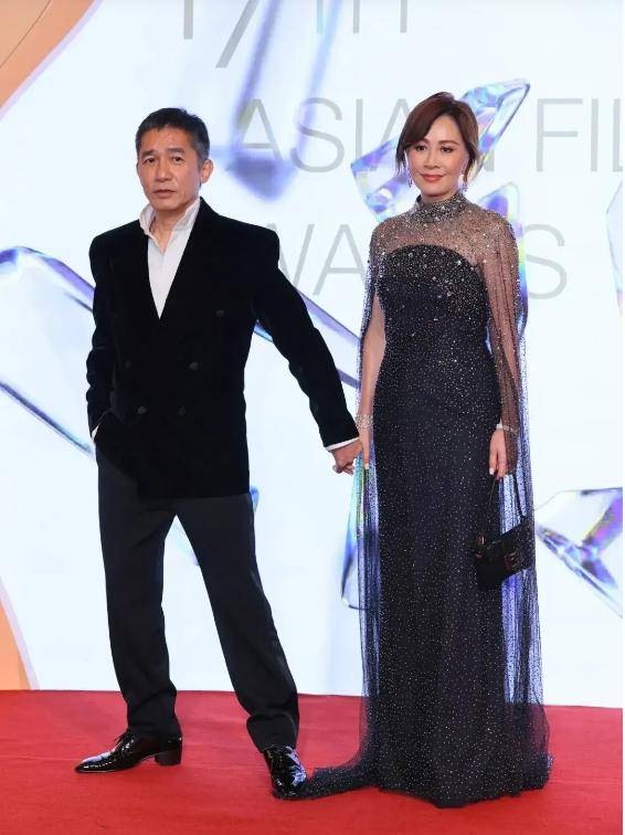 刘嘉玲范冰冰同框,有对比才知道她多老,人老珠黄不自信,范冰冰是漂亮