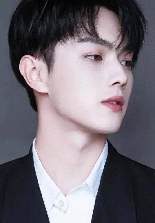 许凯从模特到影视巨星他用演技与颜值征服观众的心