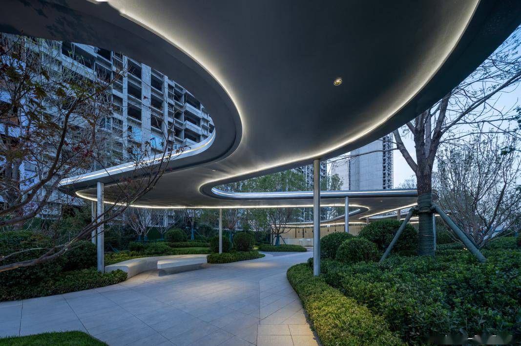 连廊两侧如何进行植物设计