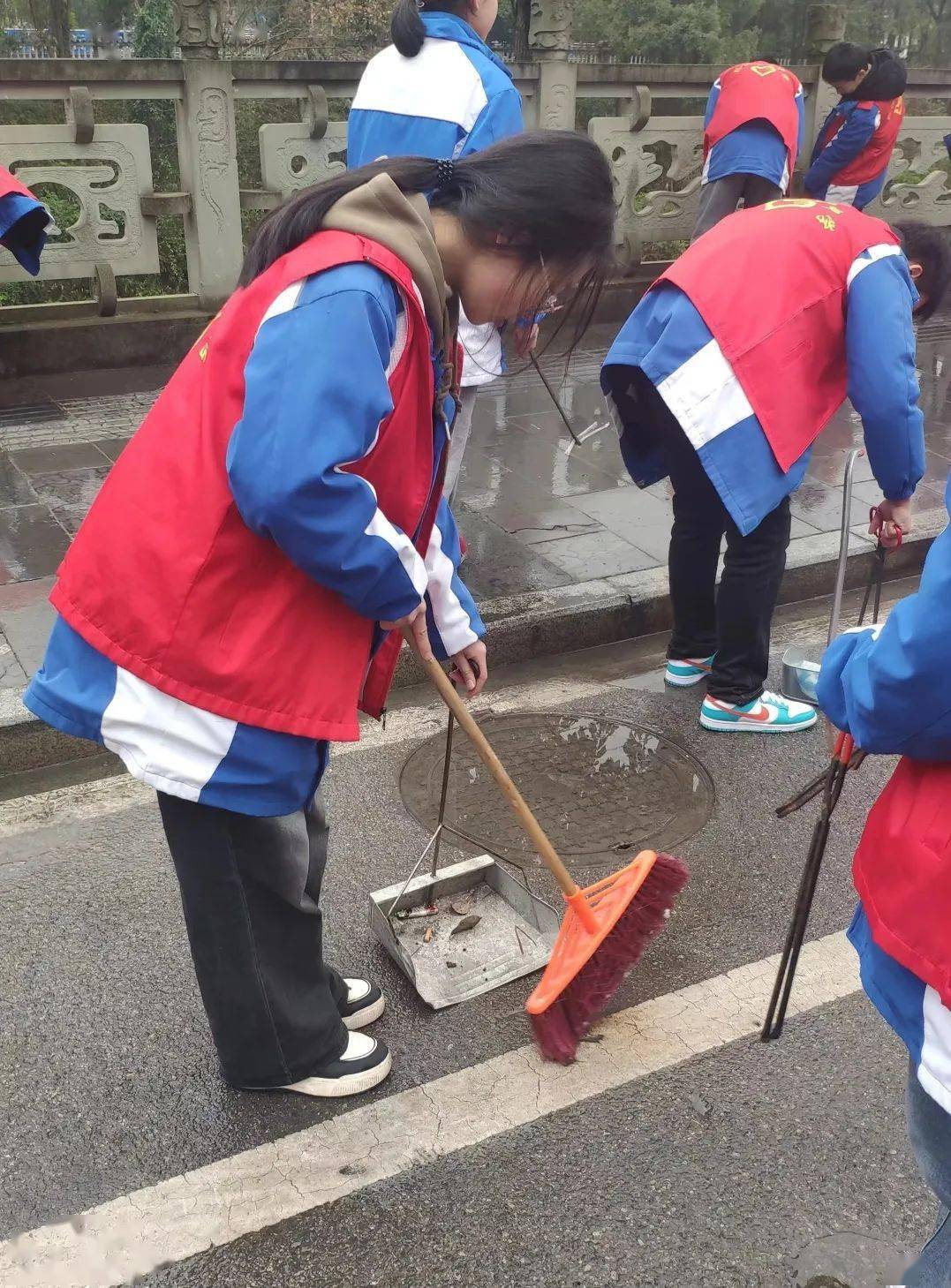 黔江区实验中学校长图片