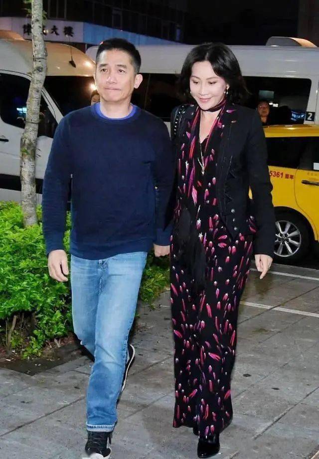 刘嘉玲范冰冰同框,有对比才知道她多老,人老珠黄不自信,范冰冰是漂亮