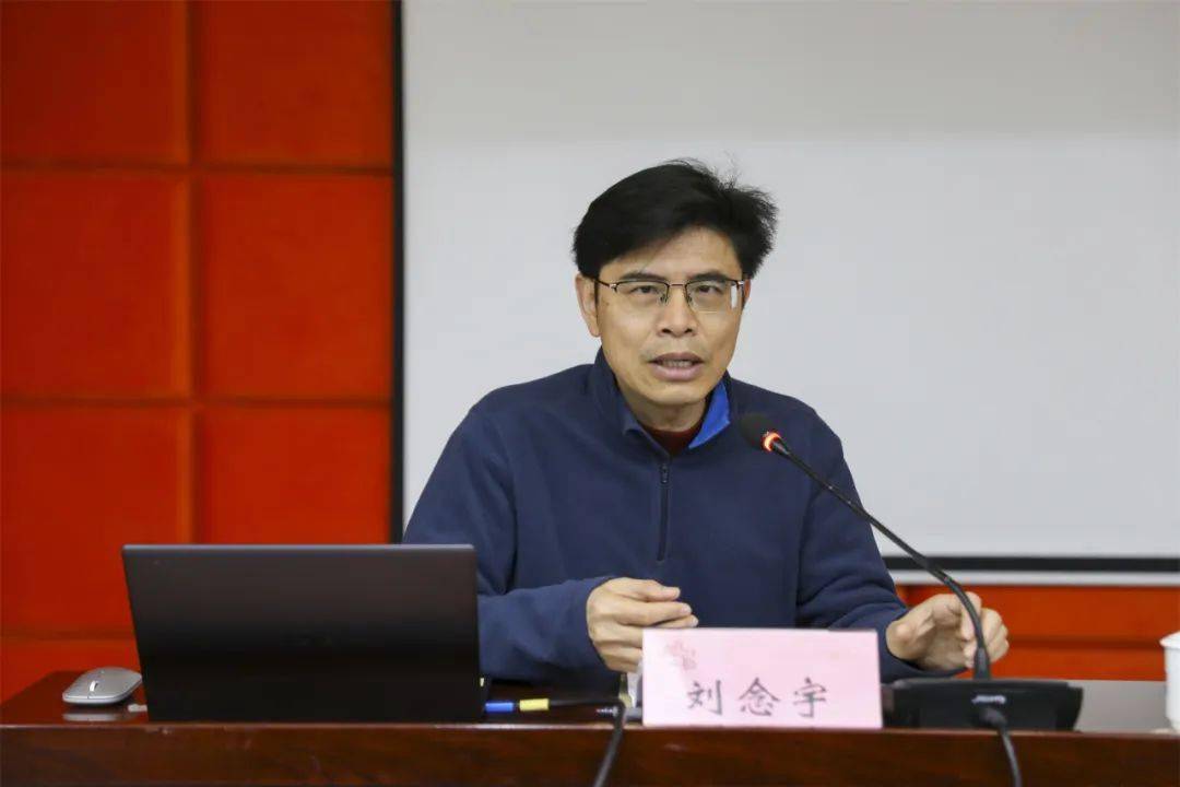 会议邀请了东莞市地方志办公室相关领导进行授课培训.