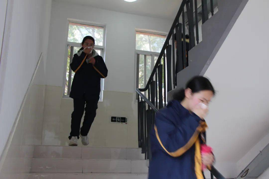 七宝中学浦江分校举行宿舍消防疏散实战演练活动