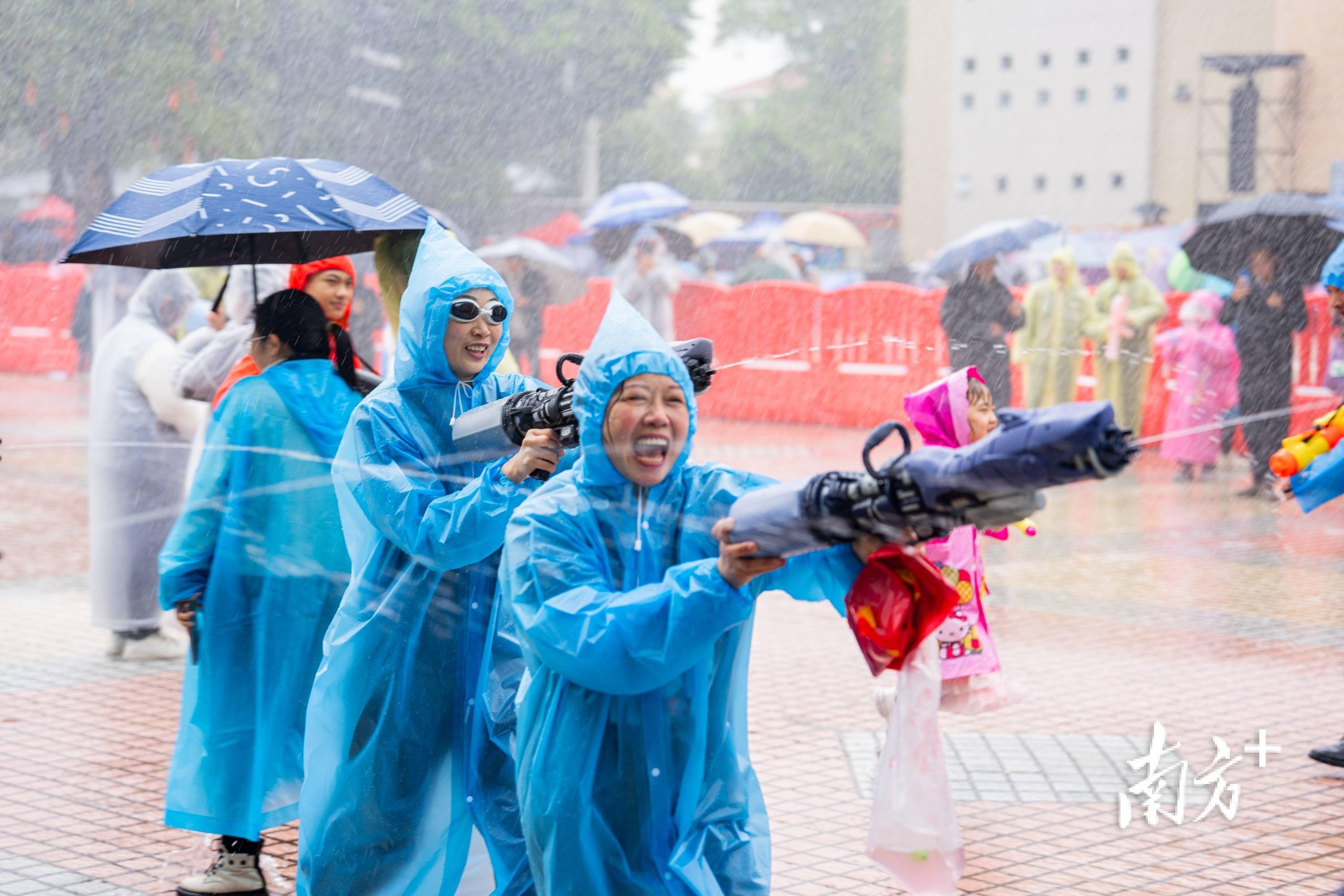 视频当非遗遇上潮流东坑这场泼水狂欢真上头