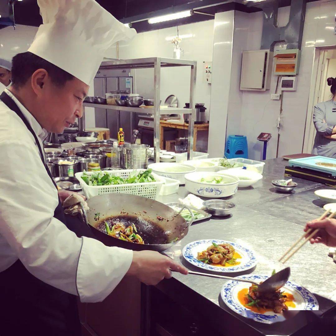 曾带300万来中国学厨他被外媒誉为川菜厨神