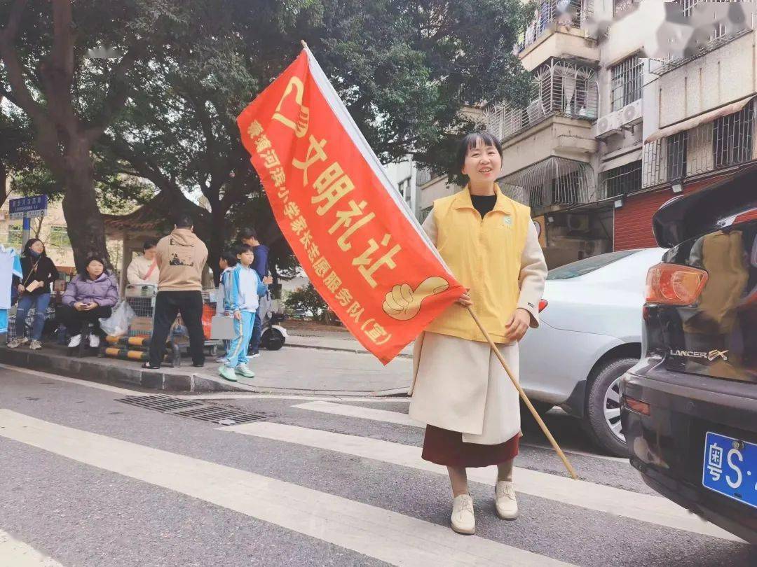 用心护学为爱护岗河滨小学家长志愿服务队爱心护学岗