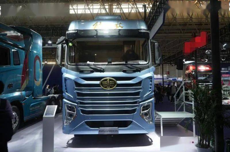 牵引车中的房车 能洗澡的一汽解放鹰途头等舱