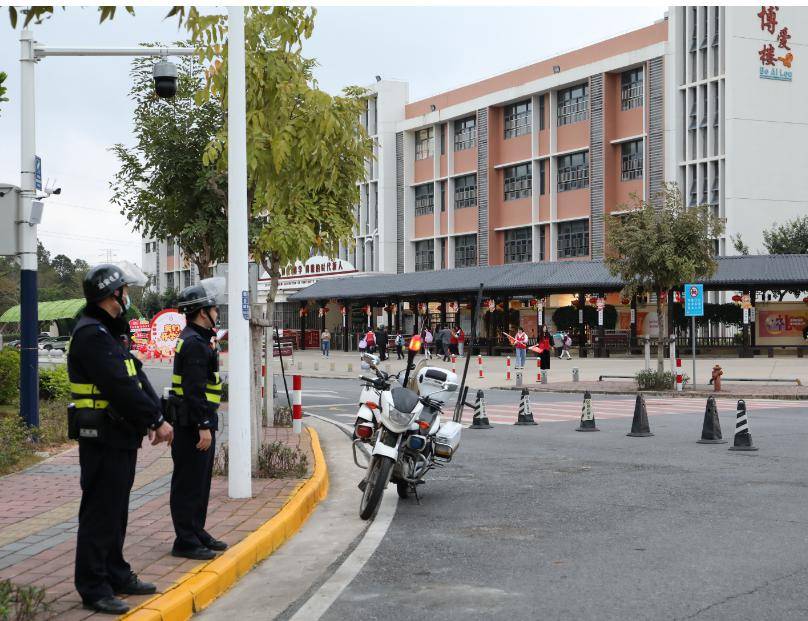 创文进行时打好疏堵组合拳校园周边更通畅