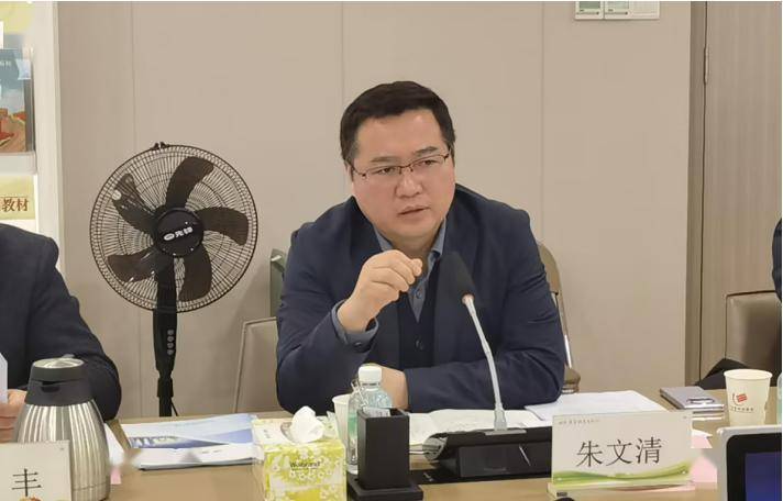 朱文清结合广东教育出版社"135"总体发展战略,介绍了粤教社在出版融合