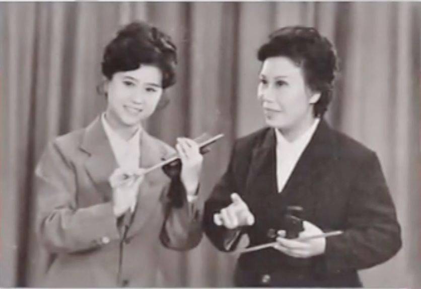 14岁登台演出,18岁拜卢成科深造,曾经与白云鹏,林红玉,张寿臣,王佩臣