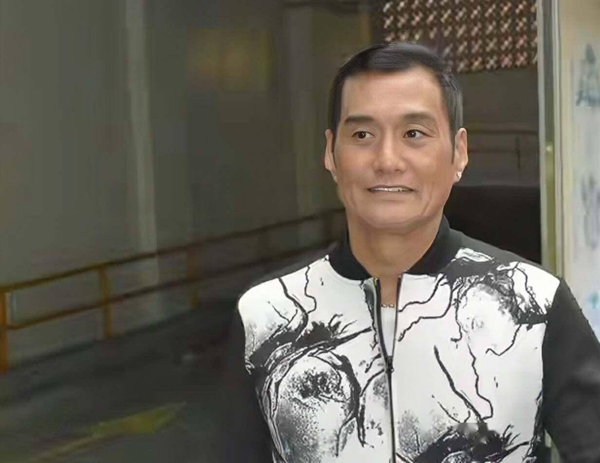 tvb老戏骨王俊棠定居内地,在广东中山住豪宅,商演出场费高达6万_妻子