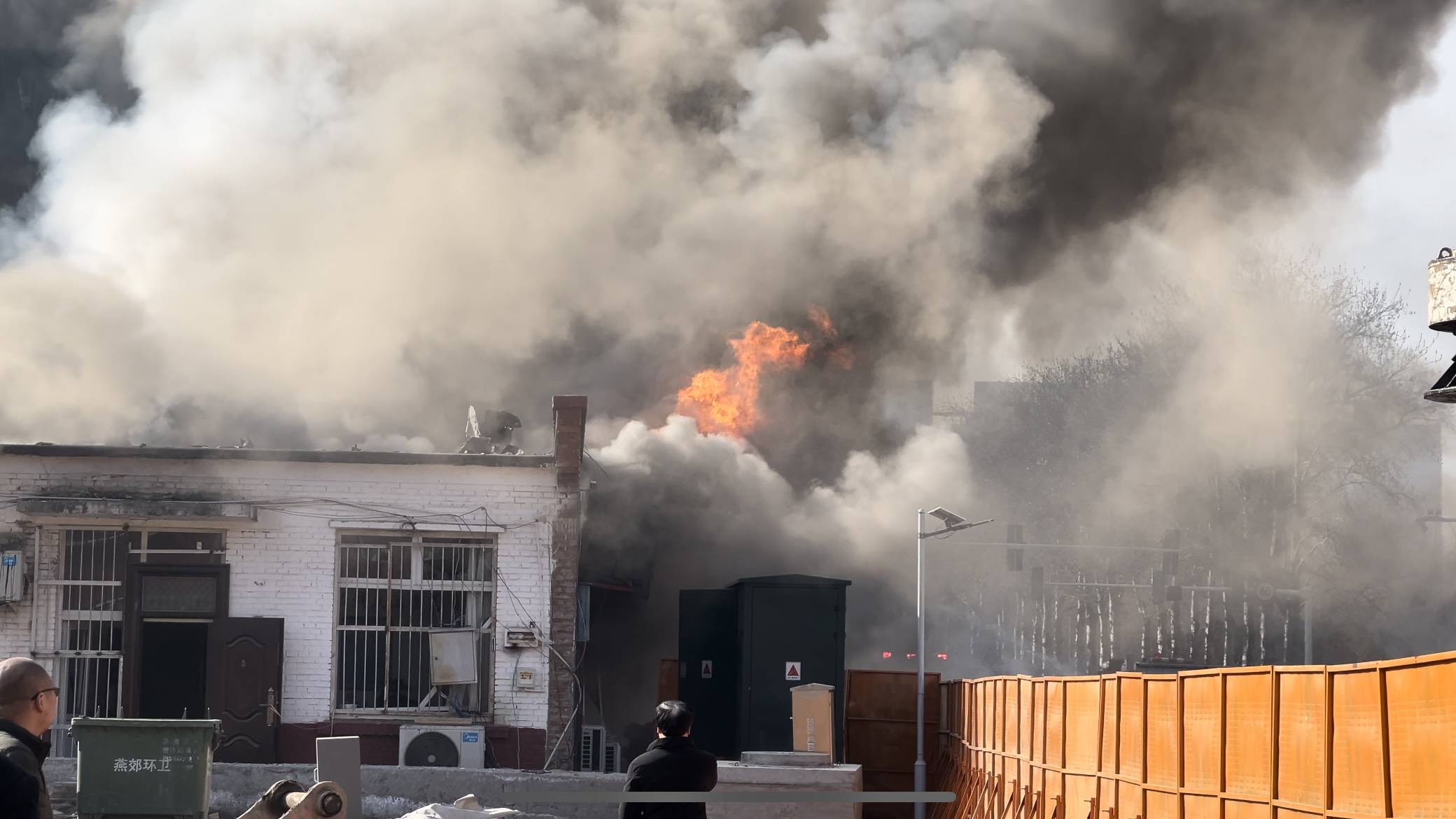河北燕郊一底商发生爆炸,36辆消防车已赶赴现场处置_三河市_事故_应急