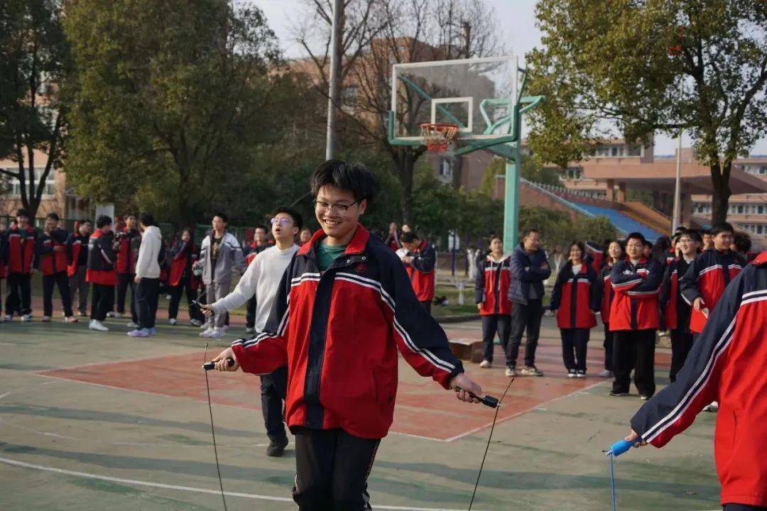 绳舞飞扬跳出睛彩桐乡二中高二年级举办跳绳比赛
