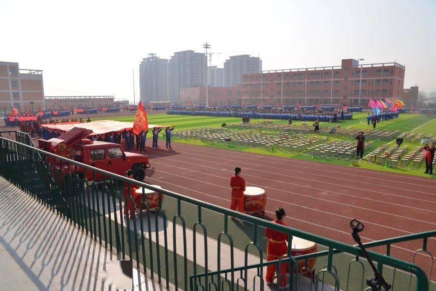 百日誓师燃斗志壮志凌云战中考赞皇县第二中学举行2024年中考百日誓师