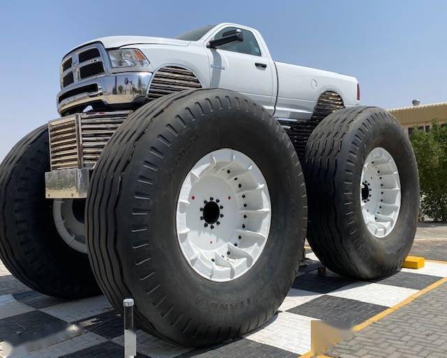 阿联酋富豪私藏款越野车让人惊掉下巴_搜狐汽车_搜狐网