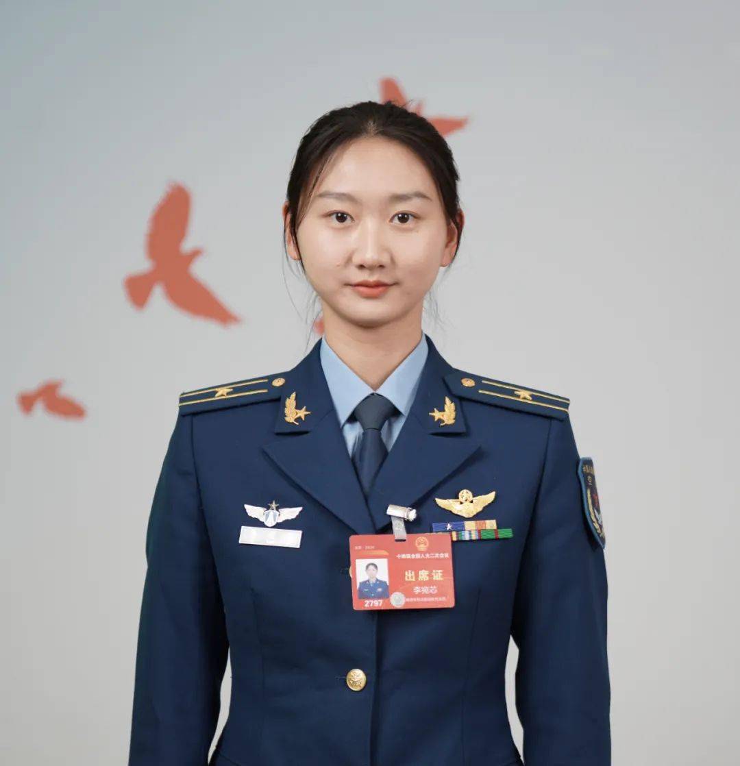 空军三代女飞两会"同框":飞行是职业,更是信仰_陈金兰_张潇_任务