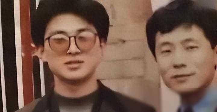 四十年前我跳入水库救出市长儿子婚礼给他发了请帖他竟然没来