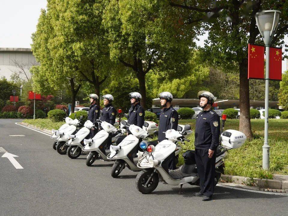 巡查执法还是应急处置摩托巡逻车都是城管队员最可靠的老搭档从而更好