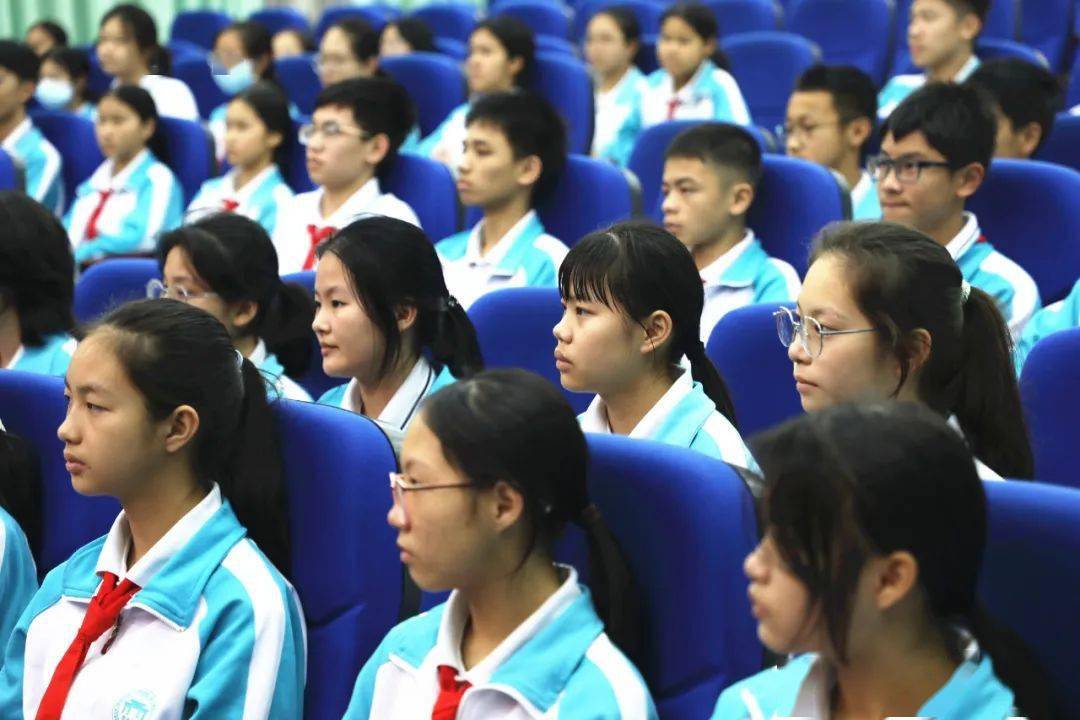 巾帼劳模工匠大宣讲走进海南中学白沙学校