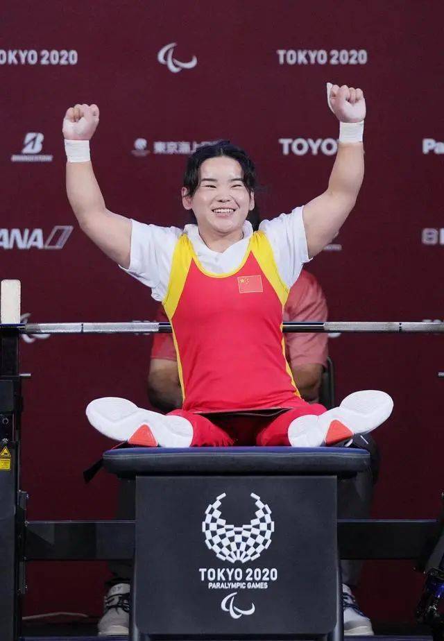 这位邯郸姑娘再次夺冠→_郭玲玲_举重_金牌