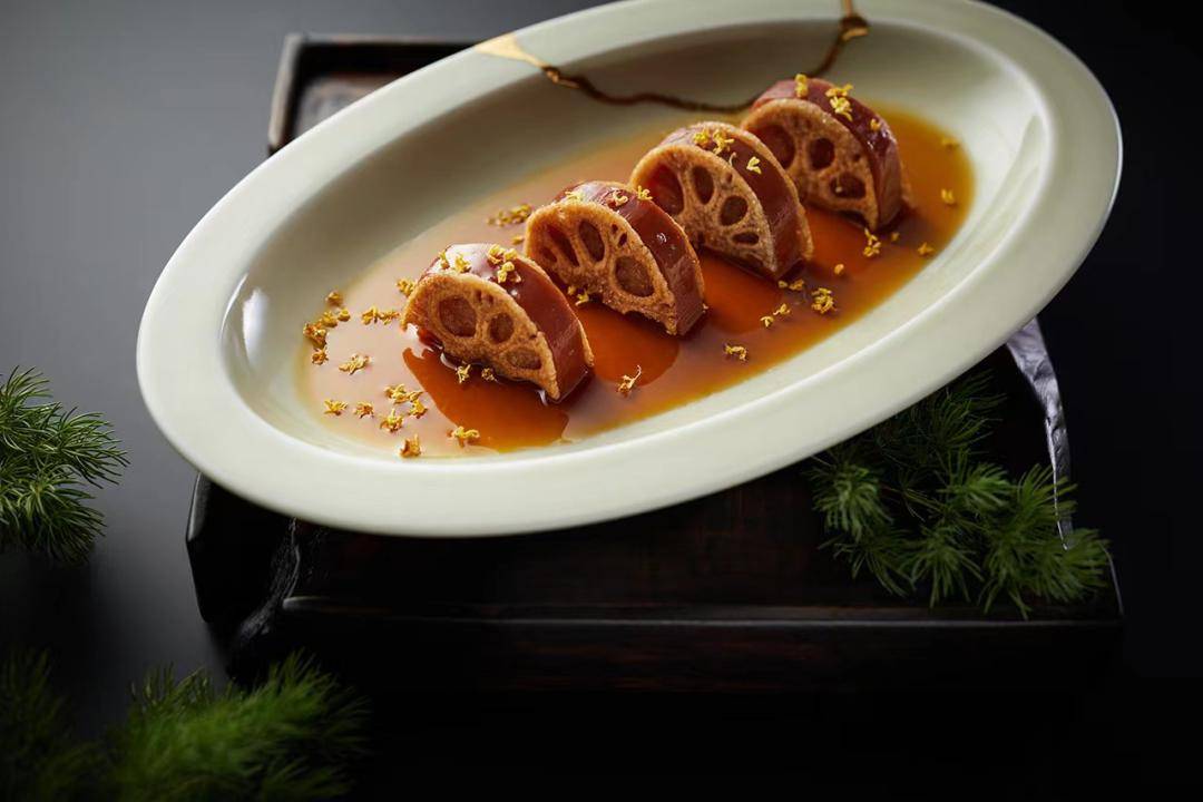 如院以经典杭州菜为基调用现代的手法在西子湖畔植物园菁华之地再次