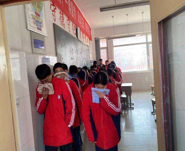 全环境立德树人防患未然警钟长鸣夏津县第八中学2024年春季消防疏散