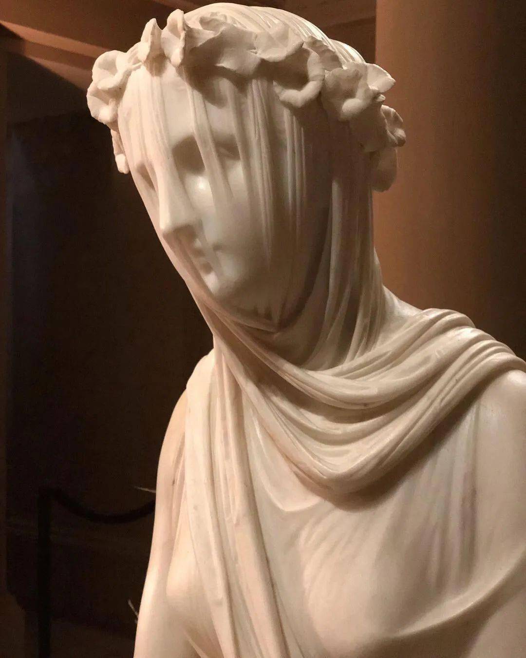 蒙面少女曾被多位著名雕塑家进行创作其中包括乔瓦尼·斯特拉扎