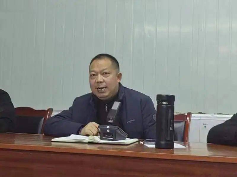 凝青聚力话成长踔厉奋发谱新章三台中学2021级召开新学期青年教师培训