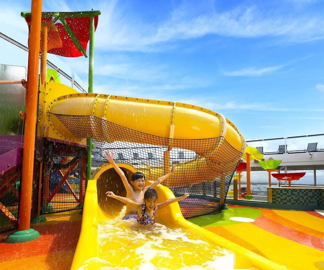 嬉水滩,儿童嬉水区拥有丰富多彩的雕塑,它们围绕在一系列的喷头