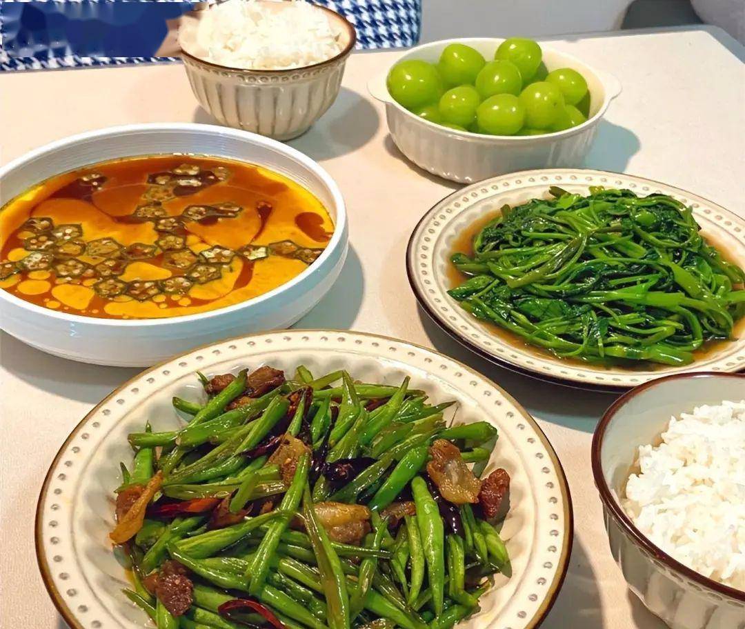 浙江母女俩晒一周美食,每餐三道菜,网友:老公还能安心上班吗?
