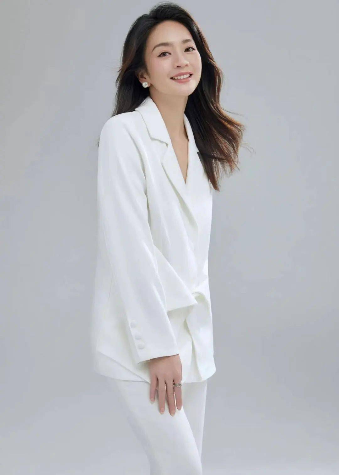 刘思颖拉开序幕带领主力通道的小记者们强势亮相由广东广播电视台主持