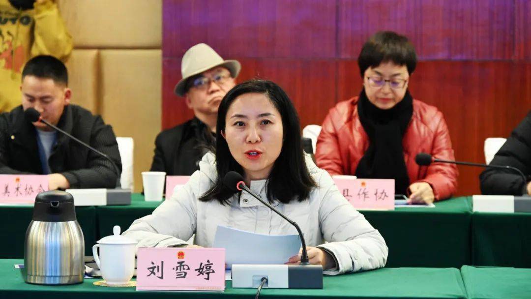 会上,刘雪婷代表九寨沟县委,县政府致辞,向四川民族出版社一行表示