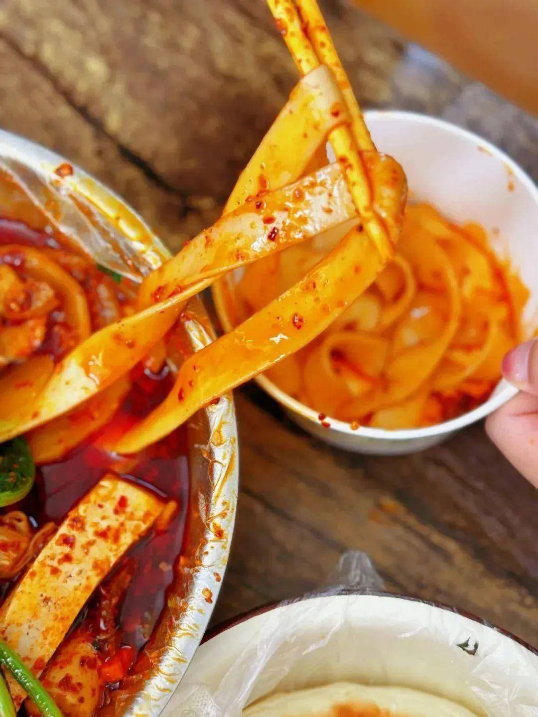 麻辣烫火爆出圈,搭配漳县的宽粉和土豆!香迷糊啦~_粉条_大西北_口感