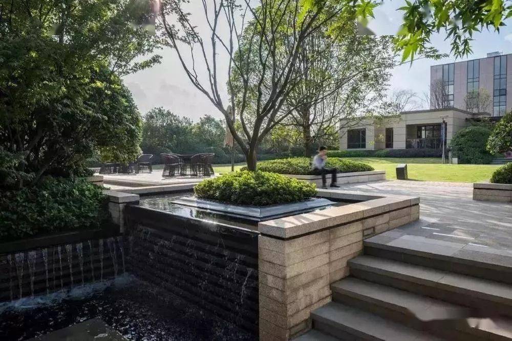 石材压顶设计攻略 | 实用技巧与详细施工图解析