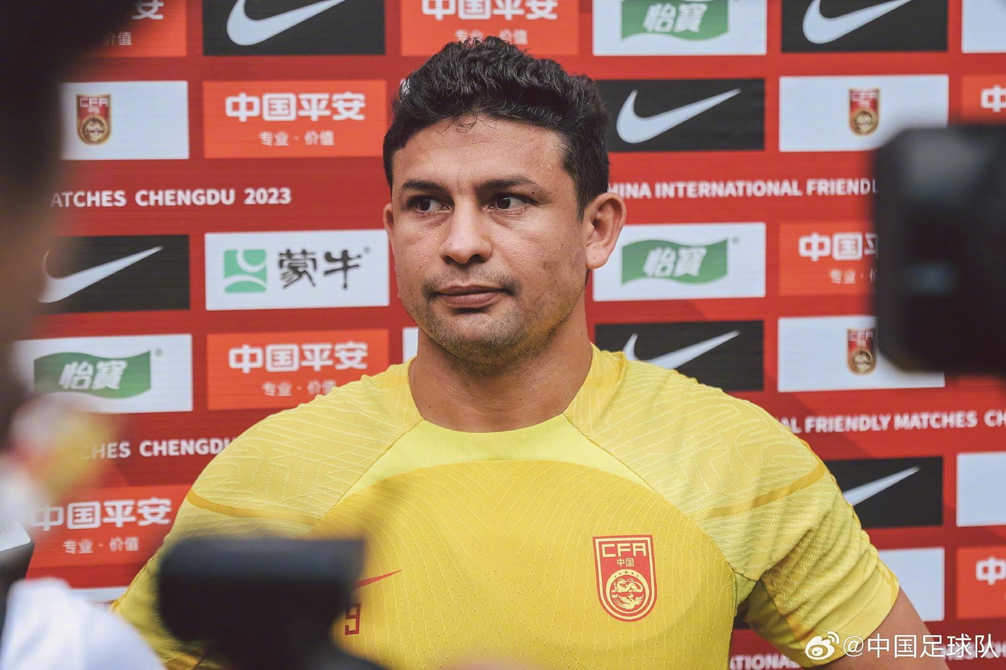 李帅因伤病退出,两归化艾克森,李可恐无缘客战新加坡_扬科维奇_名单