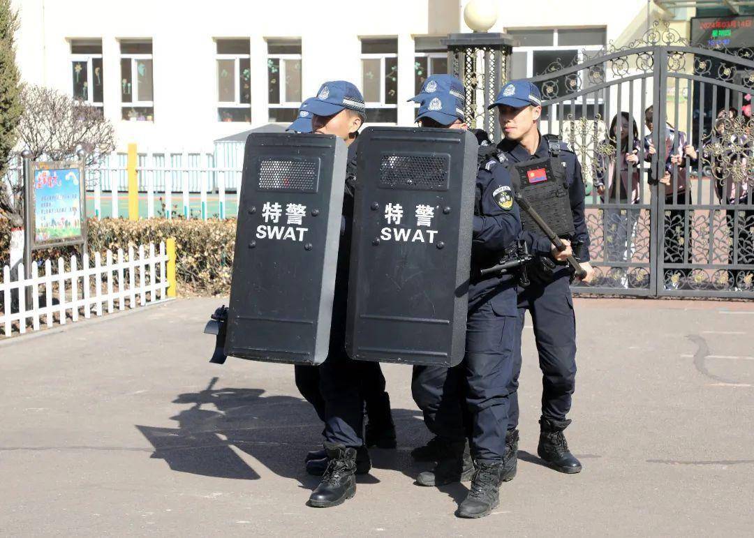 提高师生安全意识,有效检验公安队伍在反恐防暴工作中的应急处置能力