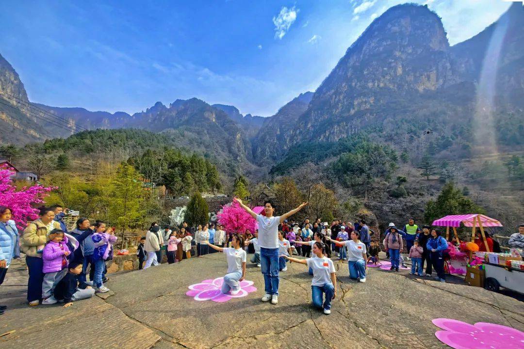 新乡秋沟桃花节图片