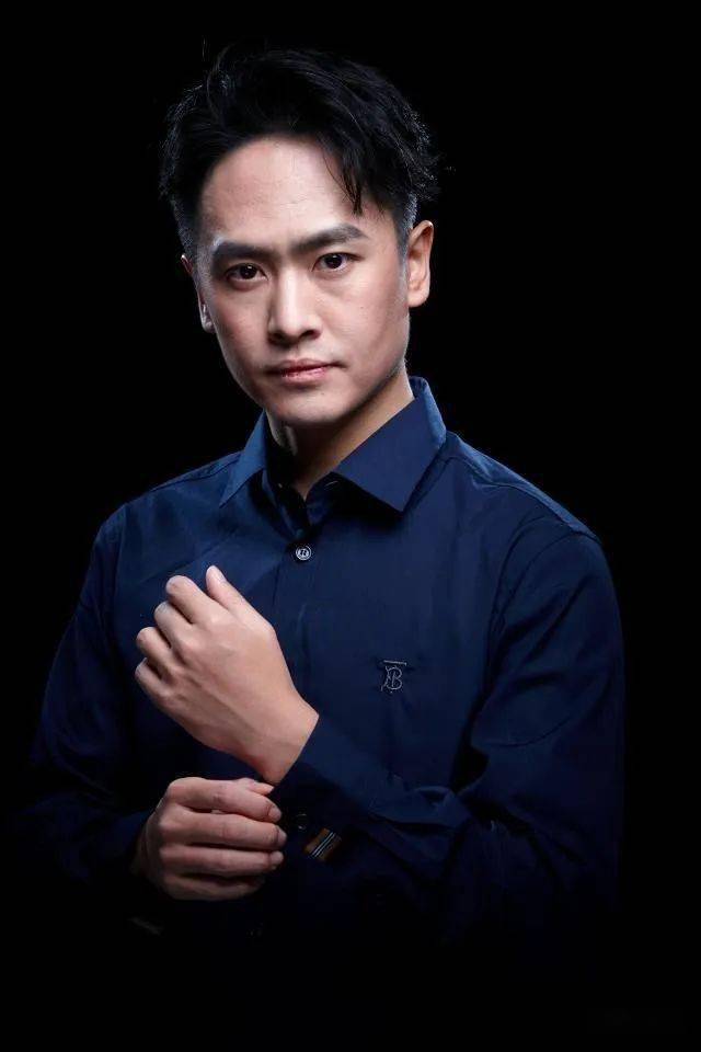 他是国家一级演员在北京舞蹈学院学习整整十年