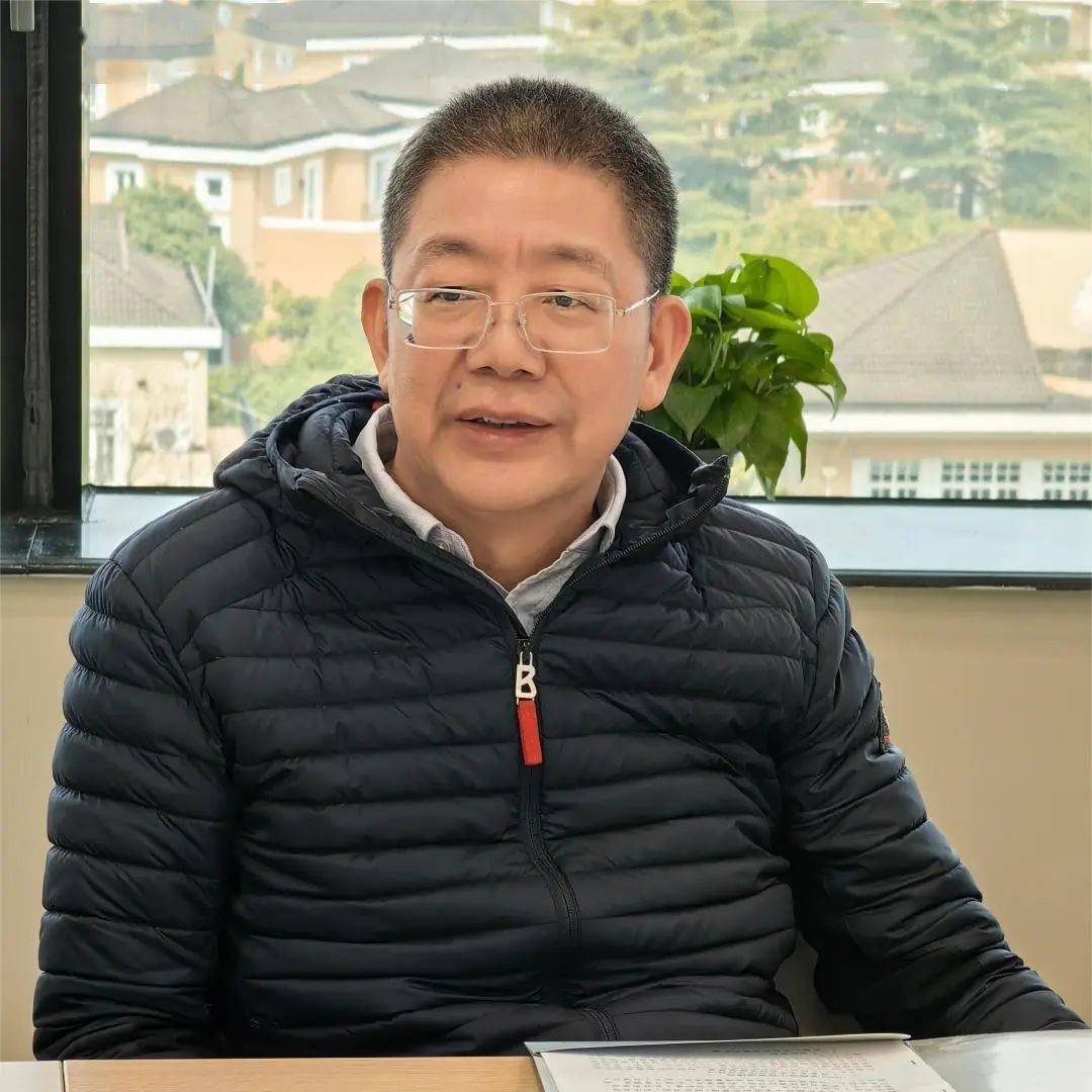 长宁区副区长一级巡视员翁华建带队调研程家桥街道