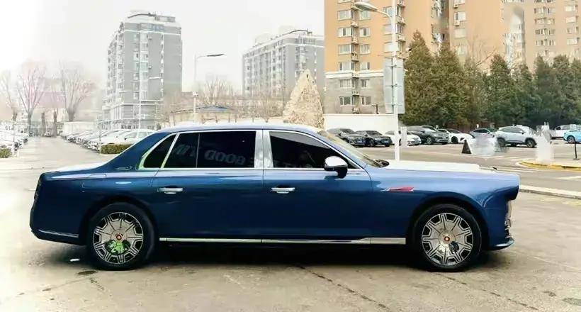 红旗l5正式到店,气场酷似宾利,预计万