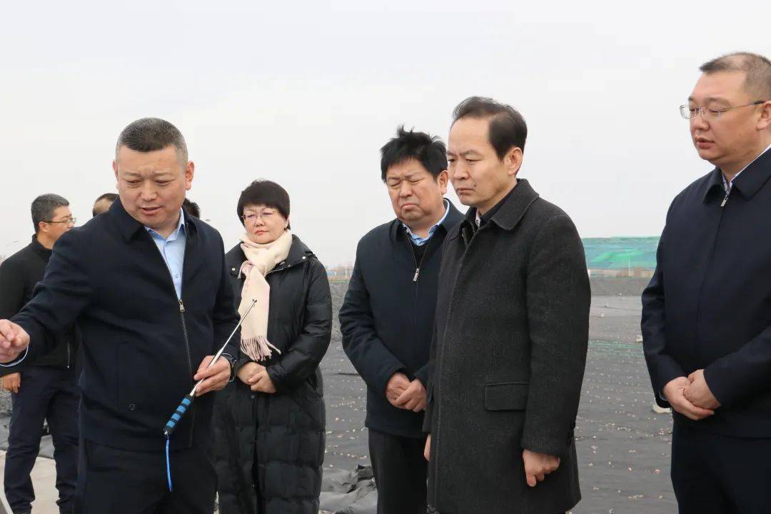 杜汇良在乌审旗开展四下基层活动宣讲全国两会精神并现场办公