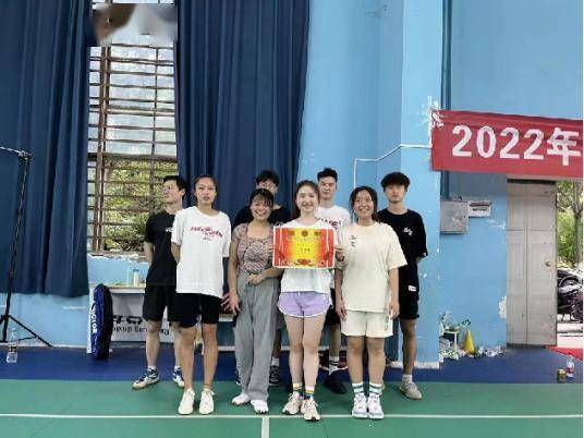 兮,吾将上下而求索"在这块热爱羽毛球的土地上,不仅有前辈埋下的种子