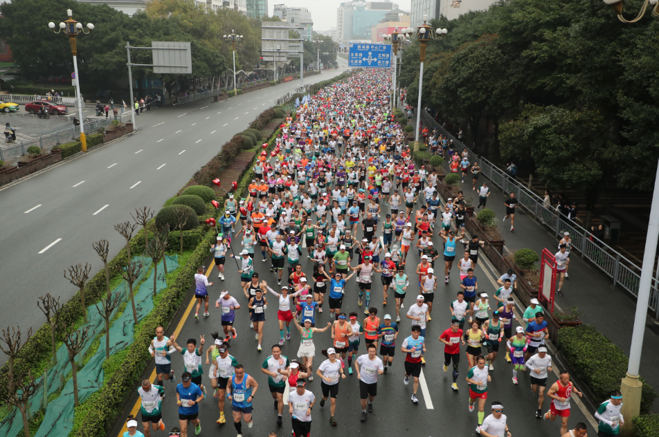 冠军出炉!桂林马拉松现场精彩瞬间
