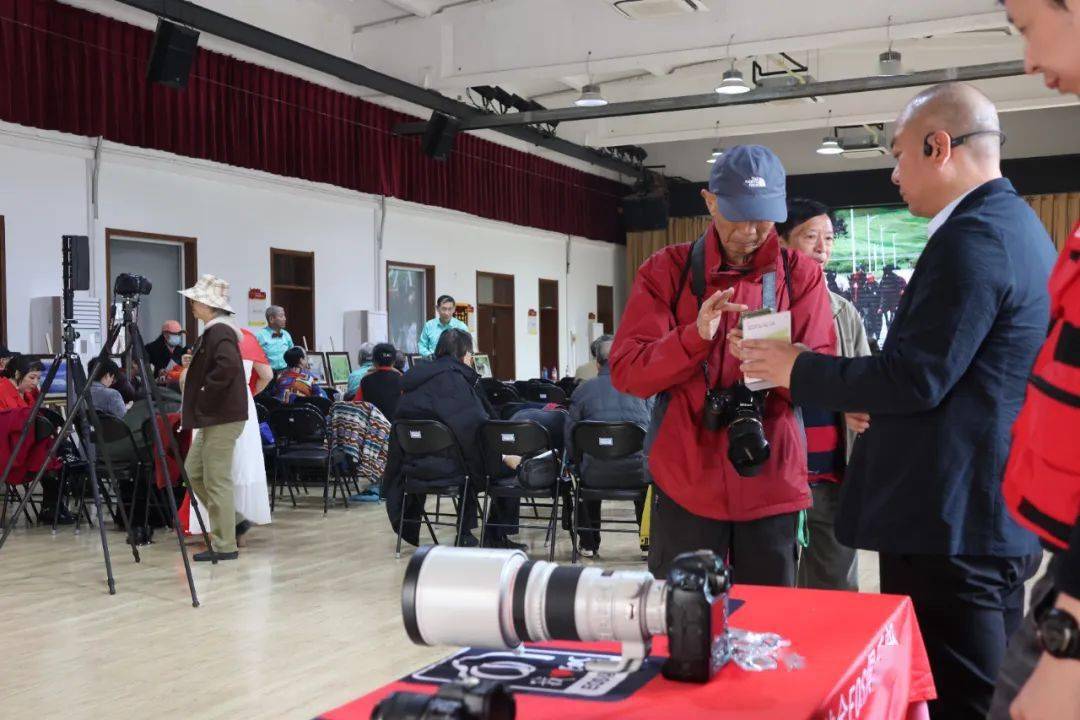 活动花絮张张丽摄影俱乐部走进展览路街道