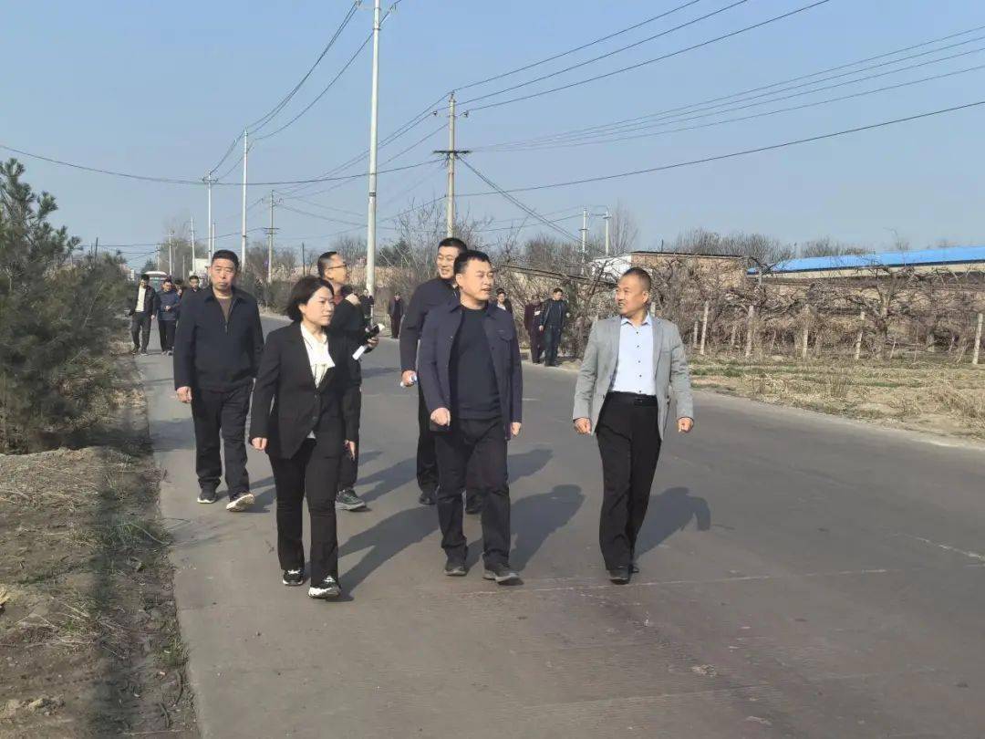 落实两会精神襄汾县景毛乡开展2024年春季植树绿化暨环境卫生整治观摩