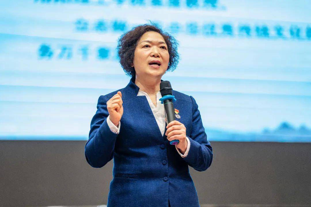 张玉芳老师分别从什么样的人生最幸福,人生幸福与人生规划,如何成就