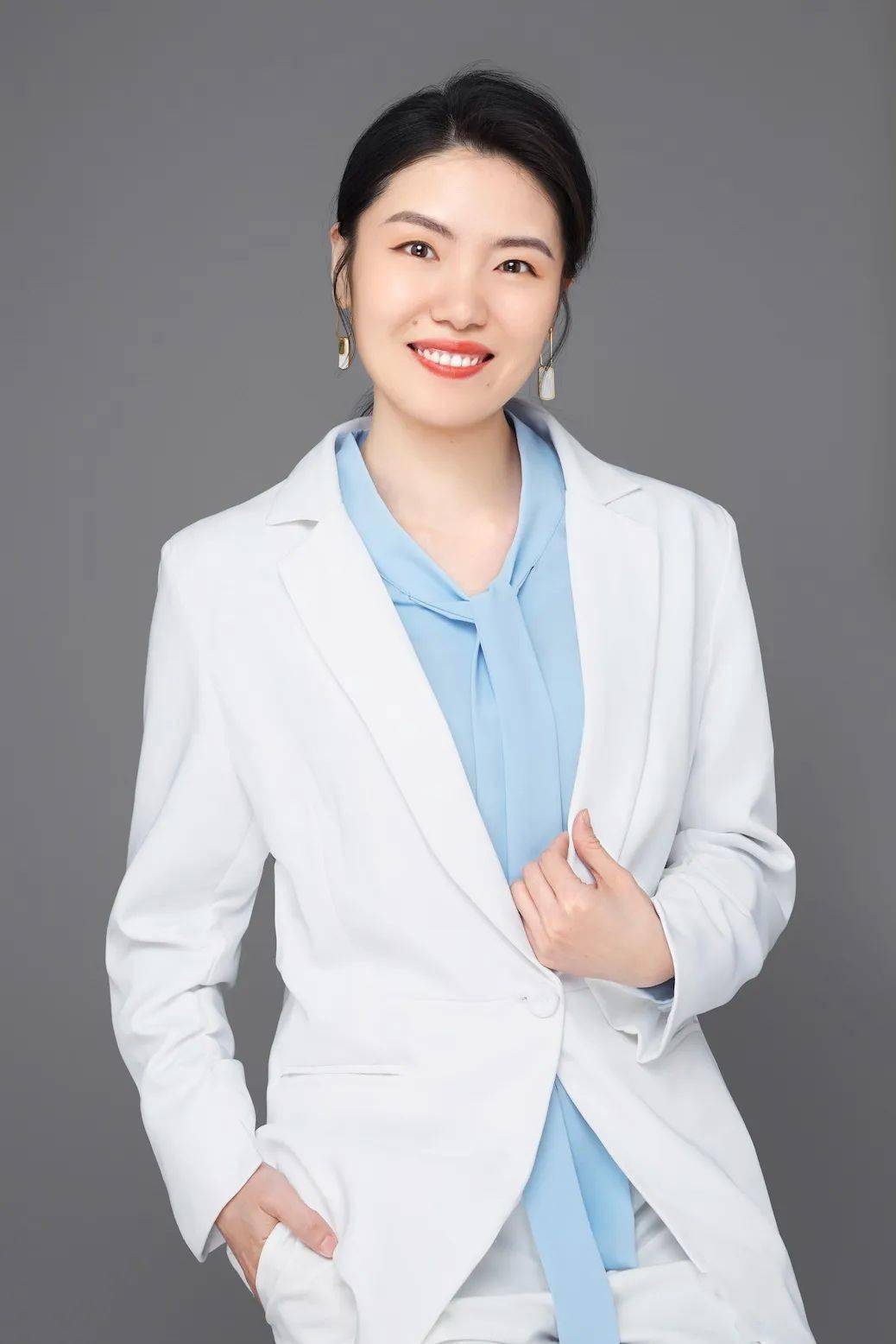 中国首位盲人化妆师:带视障女性找回自我和美丽_肖佳_视频_颜色