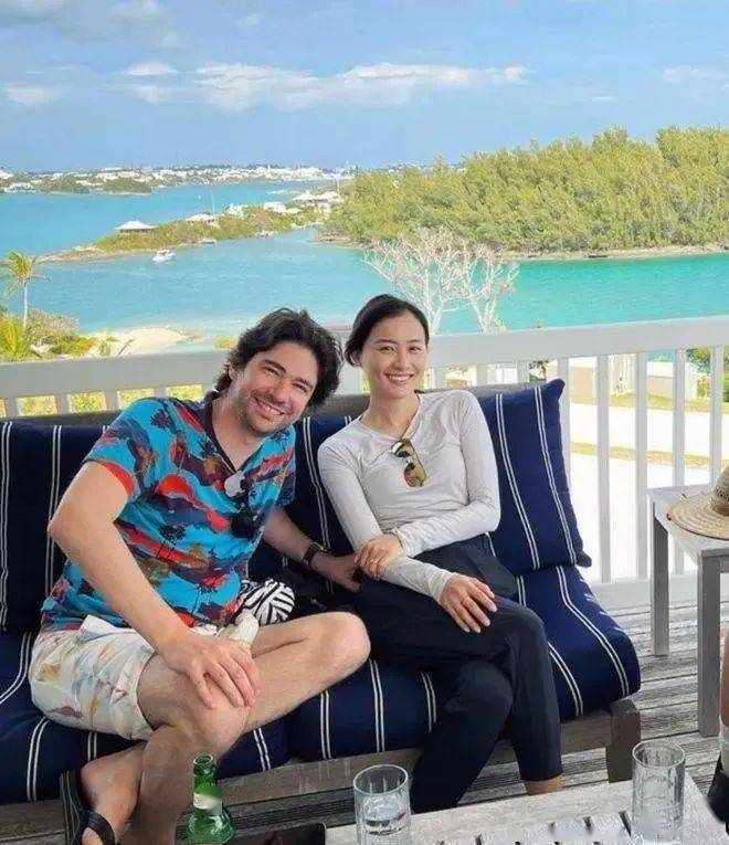 陈法拉官宣产子!与法国老公恩爱8年喜迎二胎,一家四口很幸福