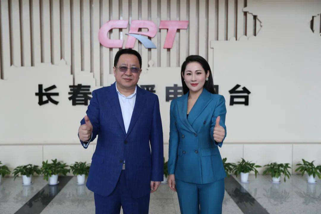 曾制片并主持省广播黄金早高峰访谈等精品栏目.