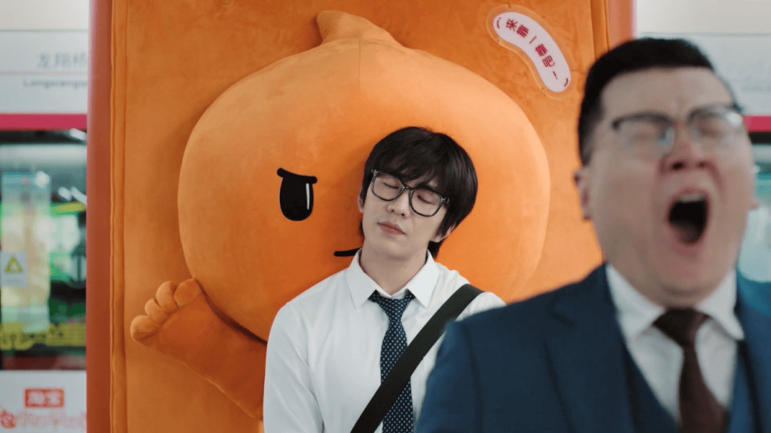 "补觉"的新型打开方式国庆节八天假过得有多开心,节后连上七天班的